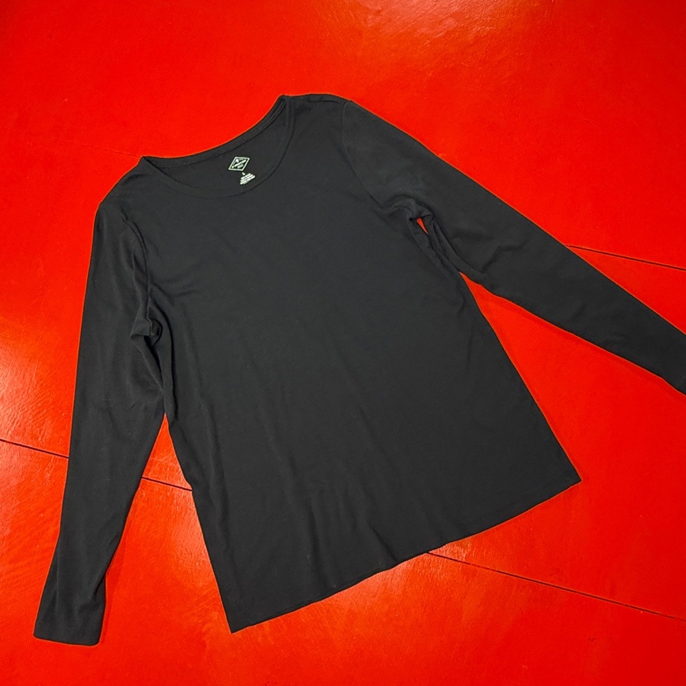 ST JOHNS BAY BLACK LONG SLEEVE TEE SHIRT